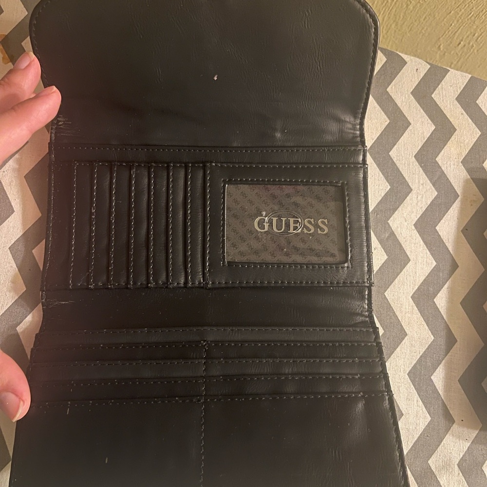 GUESS wallet